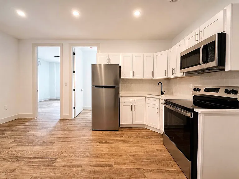 452 E 26th St #1B — Photo 6