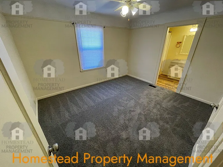 287 SE Ash St — Photo 15