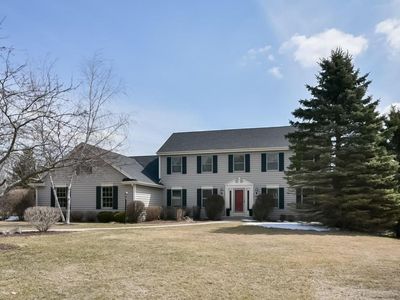 352 Woodside Dr, Cedarburg, WI, 53012