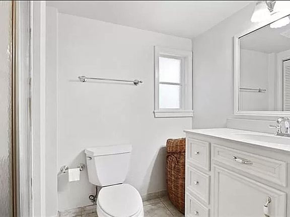 5th image of 44 Fontainebleau Dr #B