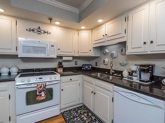 4th image of 1102 Ben Franklin Dr APT 806