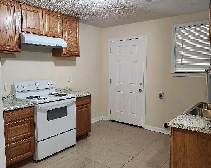 847 Northern St #C — Photo 2