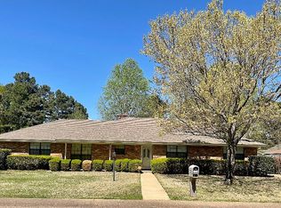 5102 Woodgate Dr, Texarkana, TX 75503