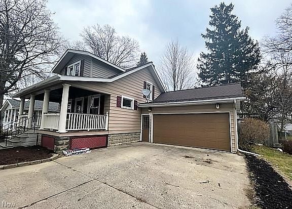3rd image of 125 Woodstock Dr