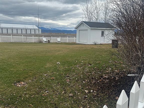 2nd image of 1237 Mackinaw Loop