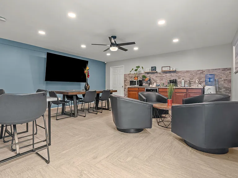 Country Meadows Apartments — Photo 28