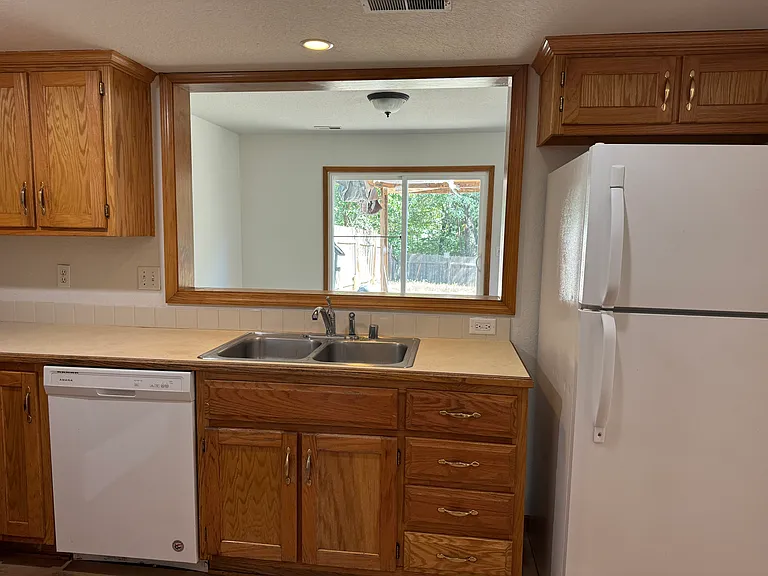512 N John Doy Ct — Photo 9