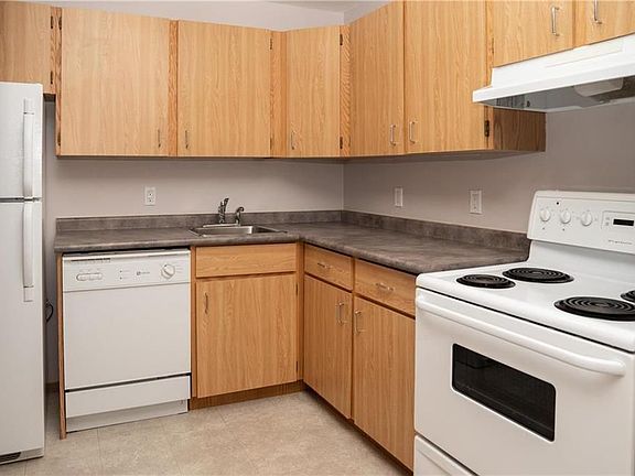 3rd image of 90 Plaza Dr #1209