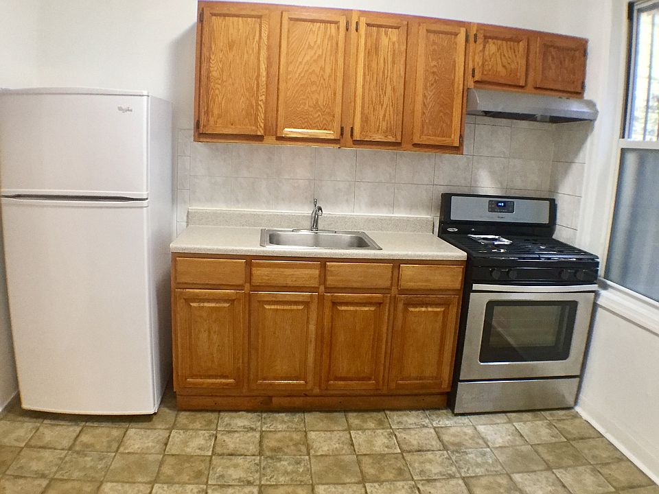 1st image of 2828 Steinway St #2F
