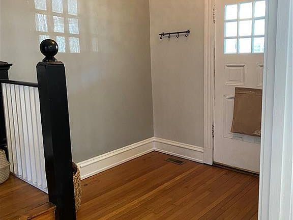 4th image of 2823 W Grace St