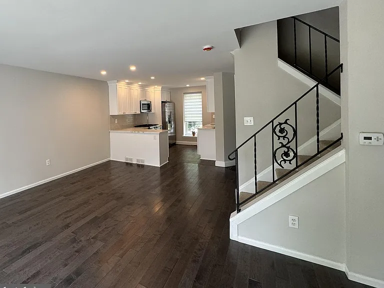 15 Llanfair Rd #D — Photo 11