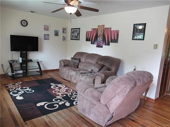 2nd image of 907 Lincoln Ave