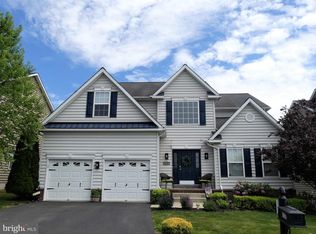 2137 Larkspur Ct, Pennsburg, PA 18073