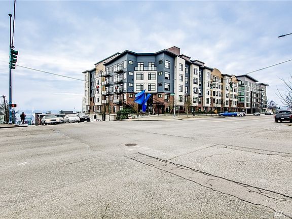 3rd image of 1501 Tacoma Ave S Unit 102