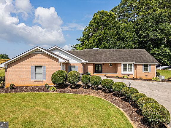2nd image of 210 Wildwood Dr