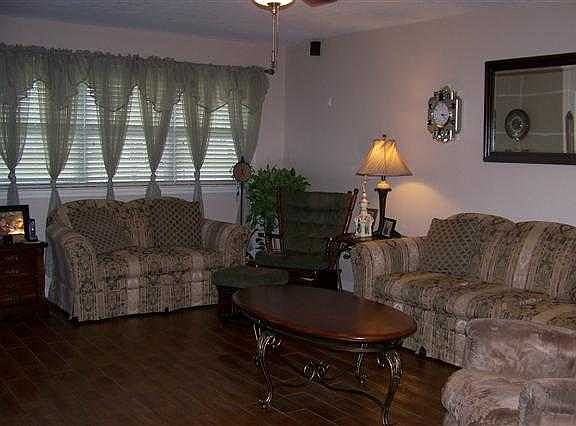 2nd image of 820 Avenue E