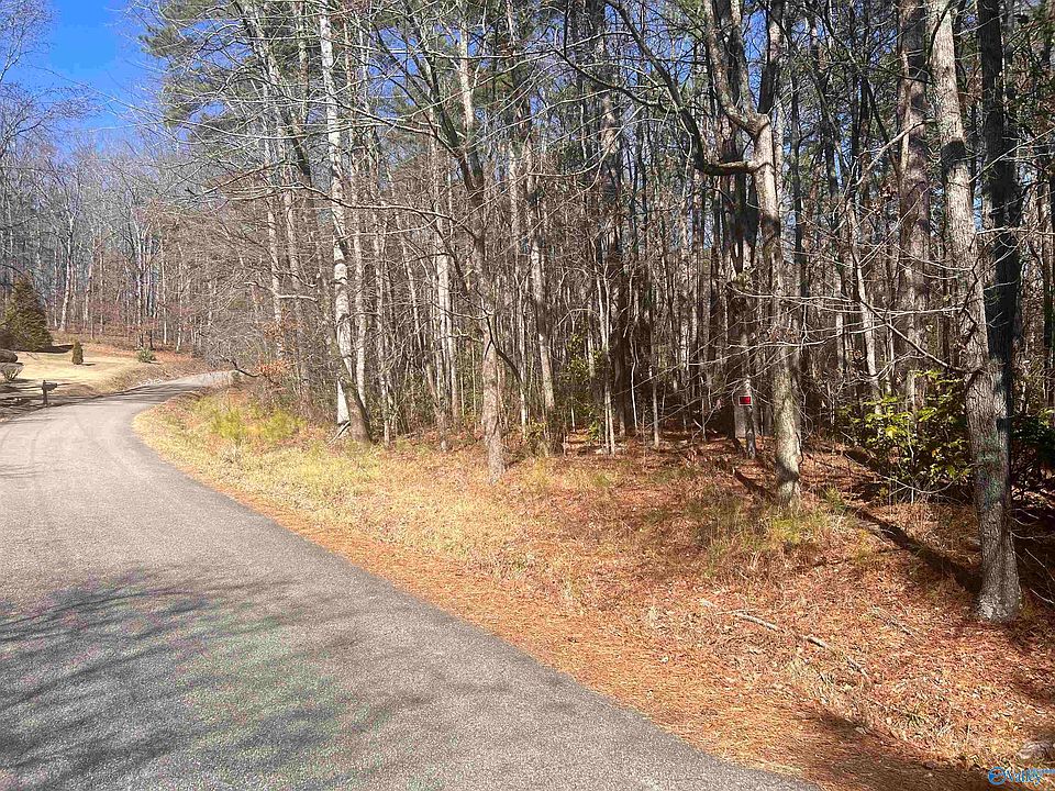 1st image of 127 Lynn Dr