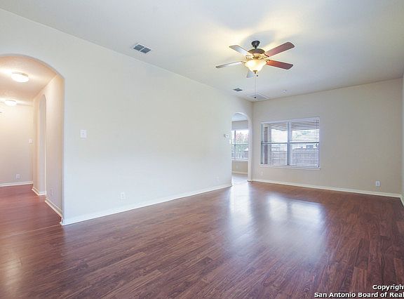 5th image of 537 Roadrunner Ave