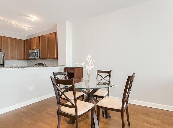 4th image of 1901 S Calumet Ave #241O