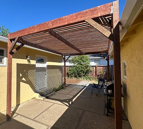 3rd image of 754 Ridge Rd #1