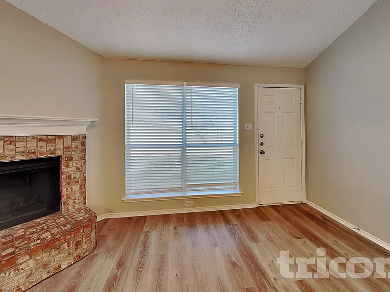 2520 Ensenada Ln — Photo 2