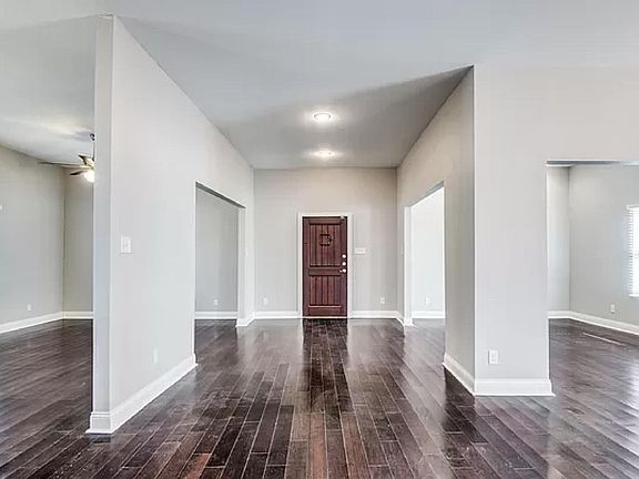 5th image of 321 Lamar St