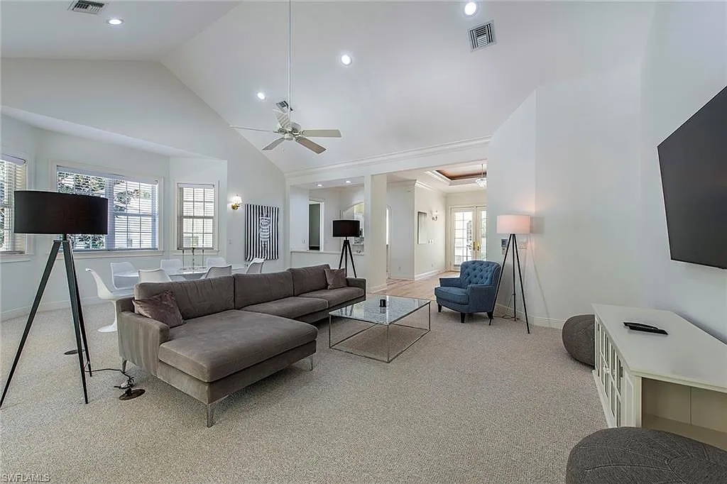 3 bed, 2.0 bath, 2358 sqft, $30,000 — Photo 3