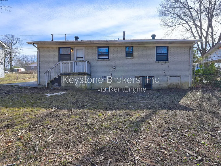 3467 Eisenhower Cir SE — Photo 2
