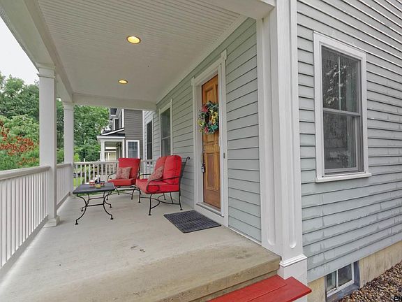 4th image of 8 Richard Ave