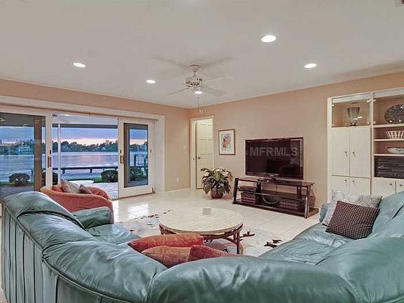 4th image of 1501 Caribbean Dr