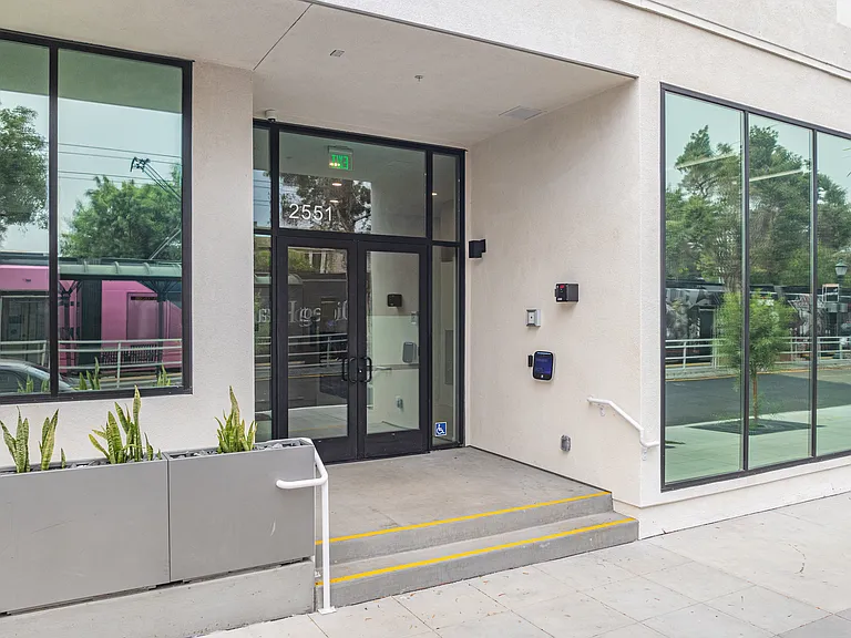 2551 Commercial St — Photo 6