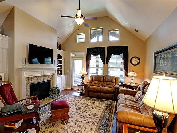 5th image of 2785 Middlecreek Way