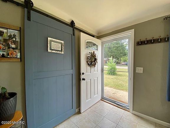 5th image of 1724 S Shore Dr