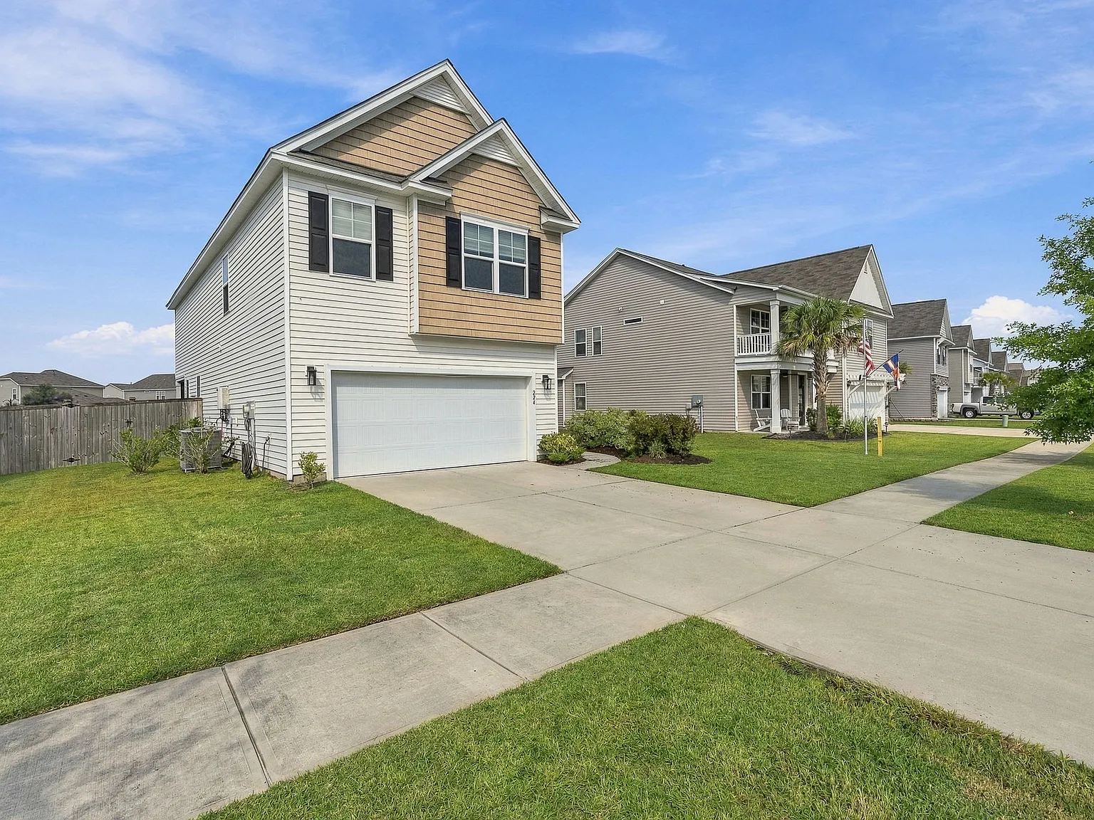 4 bed, 2.5 bath, 2600 sqft, $2,700 — Photo 3