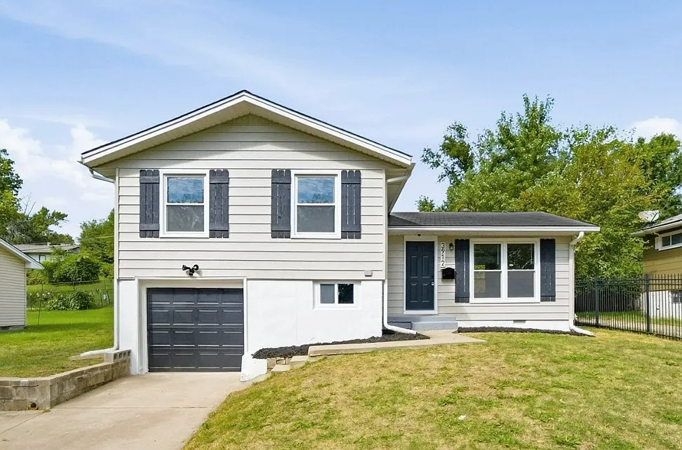 3 bed, 1097 sqft, $1,799 — Photo 1