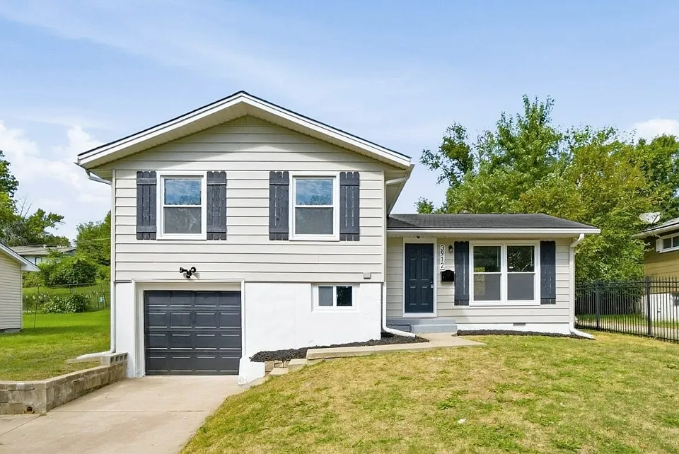 3912 E 47th Ter
