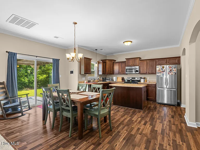 260 Breakwater Dr — Photo 12