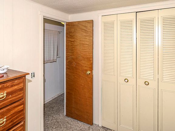 4th image of 2387 Meadowbrook Dr