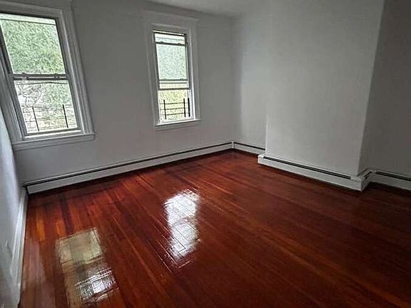 5th image of 429 Prescott St
