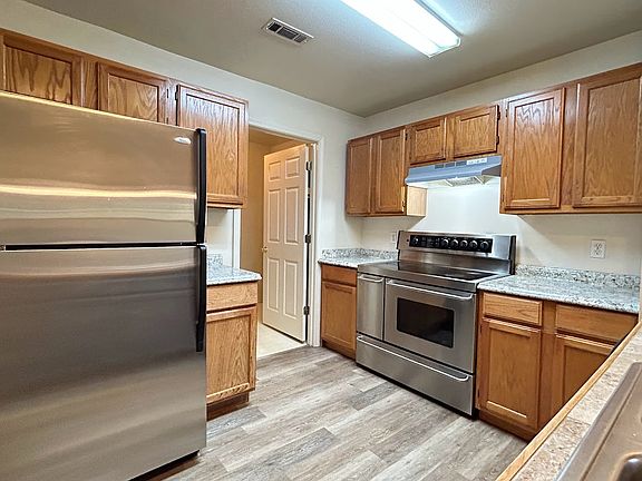 3rd image of 1211 N Oakland Ave APT 3