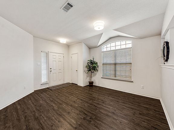 3rd image of 3101 Candlebrook Dr