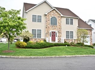 8 Phipps Ct, Flemington, NJ 08822