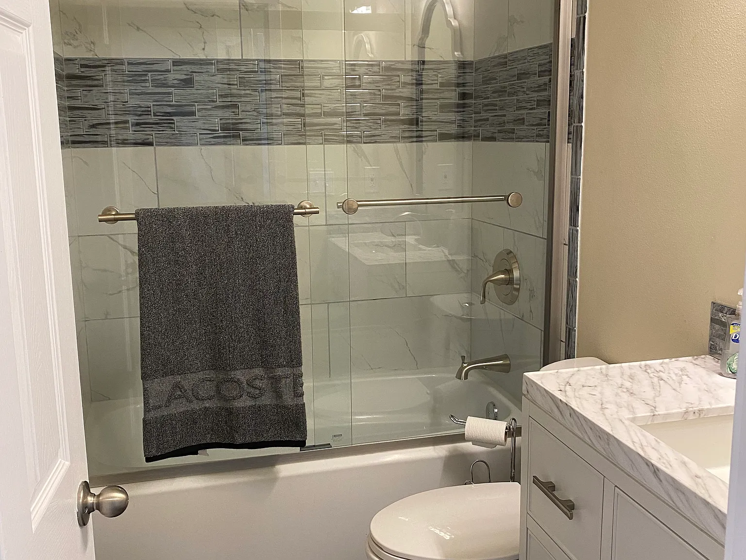 2 bed, 900 sqft, $4,500 — Photo 3