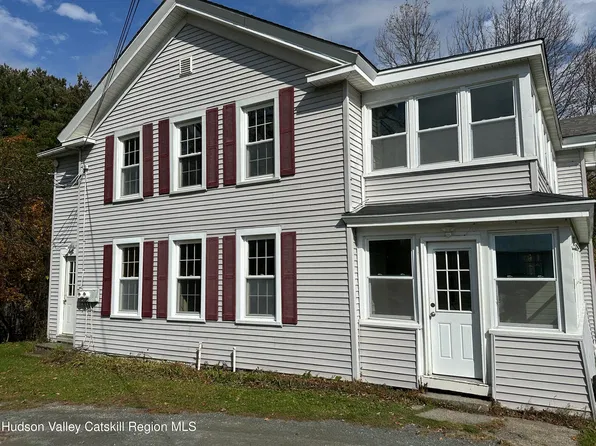 32 Lovers Lane, New Lebanon, NY 12125