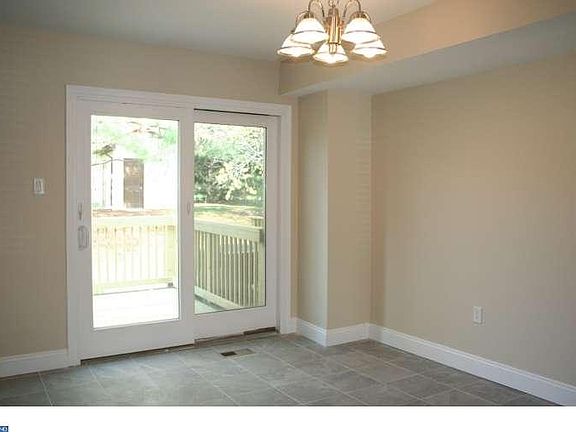 5th image of 104 Providence Ave