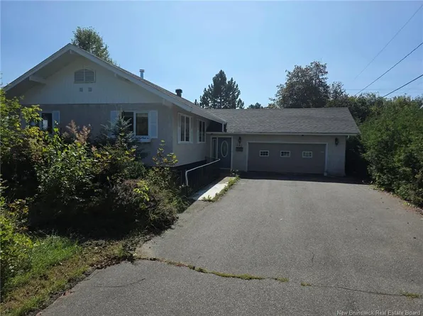 141 Neil Dr, Bathurst, NB E2A 3E3