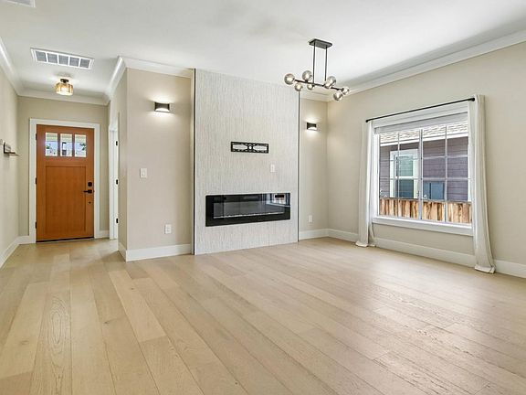 3rd image of 369 W Virginia St