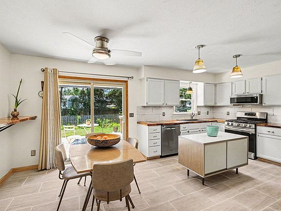 5th image of 6285 Blanca Dr NE