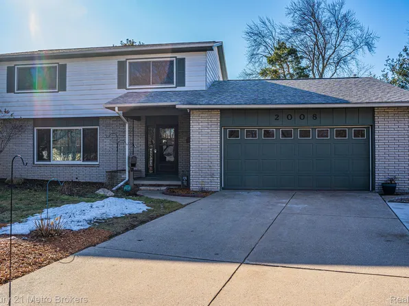 2008 Belaire St, Midland, MI 48642