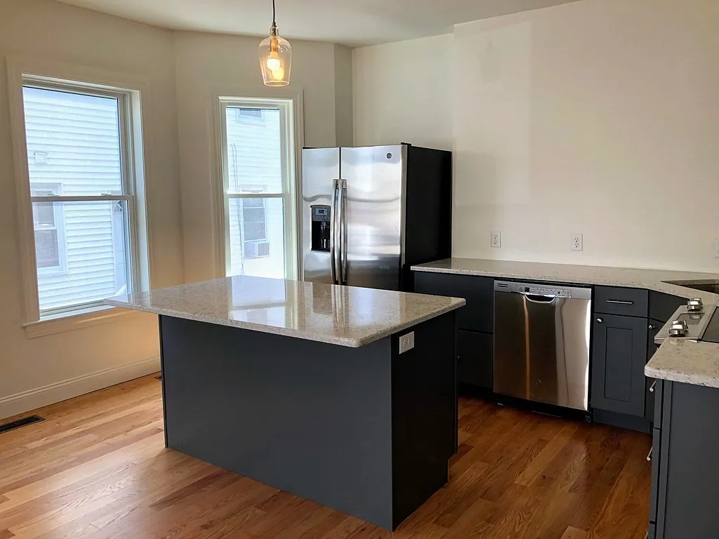 2 bed, 2.5 bath, 1000 sqft, $3,050 — Photo 4